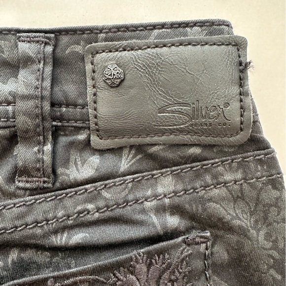 Silver Jeans W30 L31 Super Skinny Floral Brocade Black Mob Wife Embroidered Pant - Picture 14 of 14